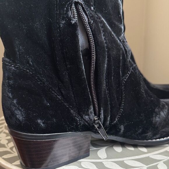 Libby Edelman Black Textured Heeled Boots sz 7.5 - Picture 9 of 16